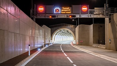Bild eines gesperrten und leeren Tunnels