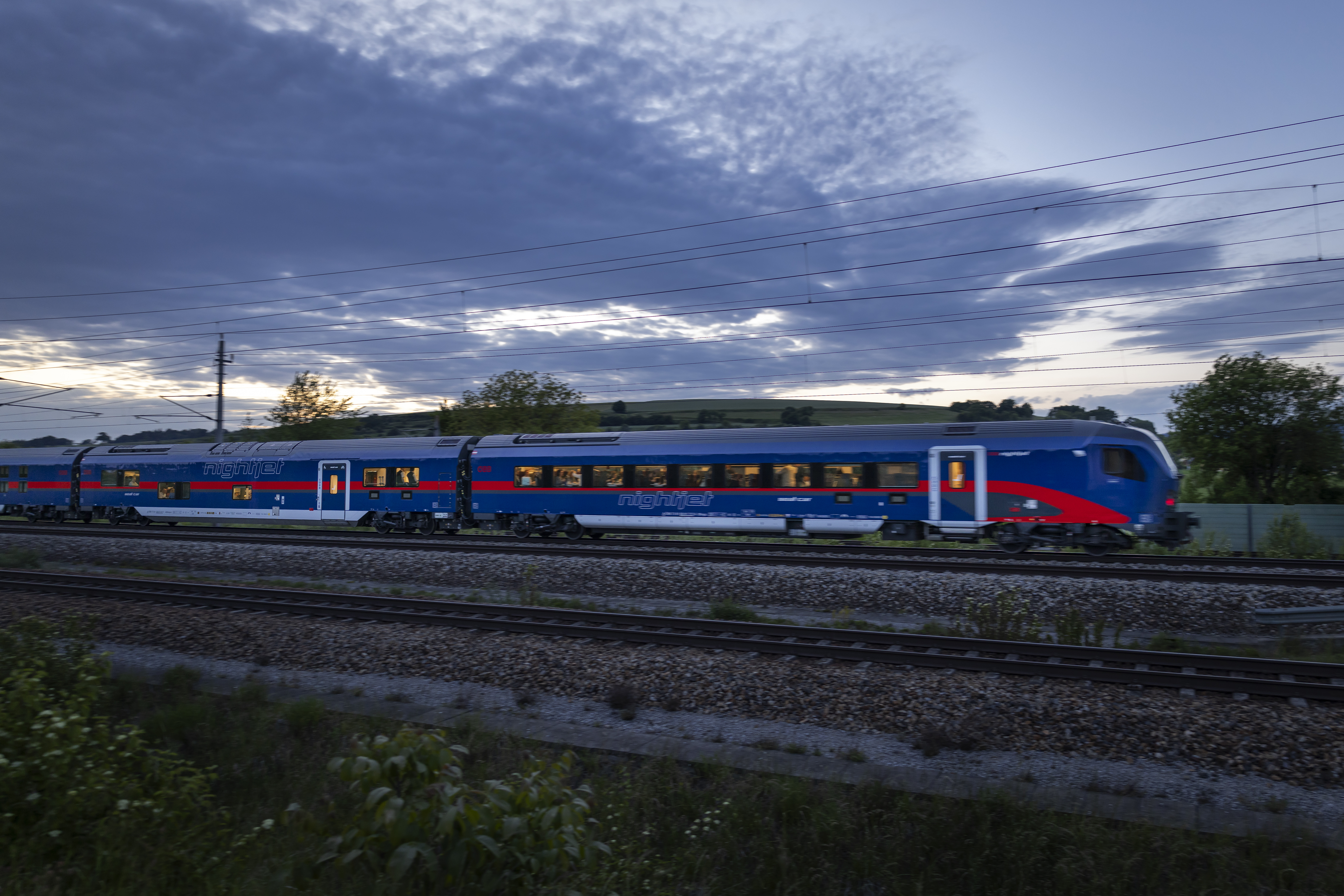 The image shows the Nightjet when the sun goes down