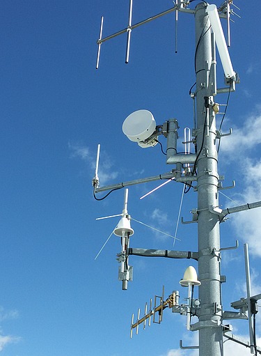 The picture shows a radio mast