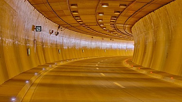 Kurve im Tunnel