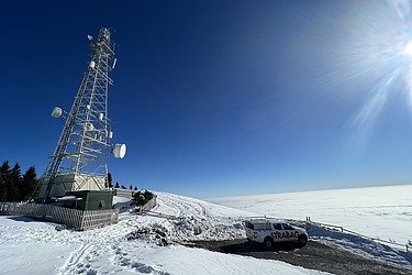 The picture shows a radio mast