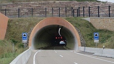 Picture of the tunnel entrance to the Spitzenberg tunnel 
