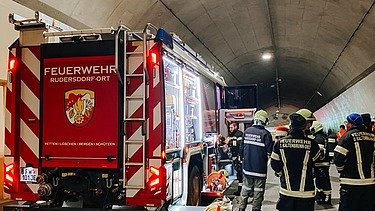 Bild von der Feuerwehr beim Brandversuch im Tunnel