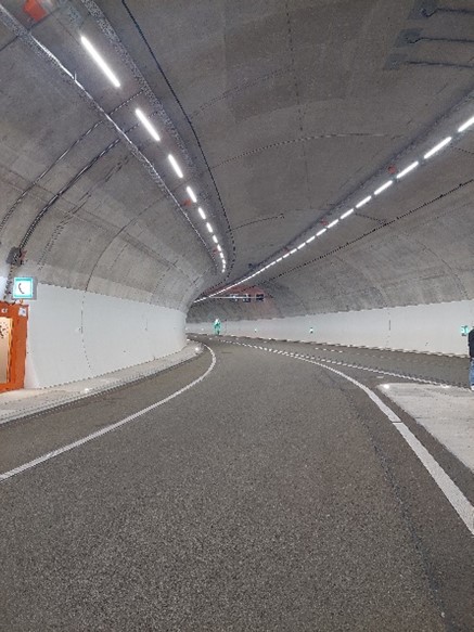Picture of the new empty Trimberg tunnel