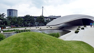 Modern architecture and greenery on the outdoor area of the VW plant