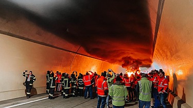 Picture of a fire in the tunnel with fire department and SISS employees