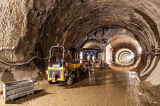 Das Bild zeigt die Untertage-Baustelle beim Bau der U2