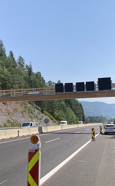 Picture of the empty south highway with traffic sign support
