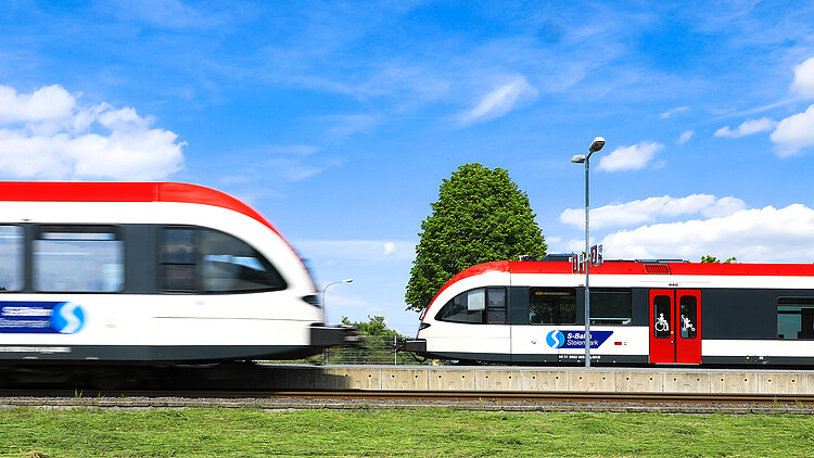 Bild eines doppelstöckigen Zuges der Graz-Köflacher Bahn