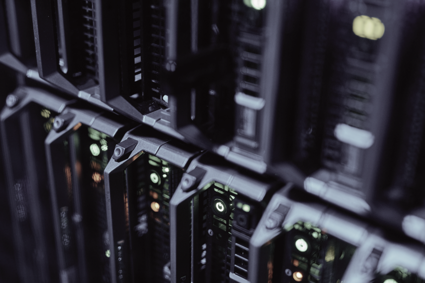 Das Bild zeigt Serverelemente