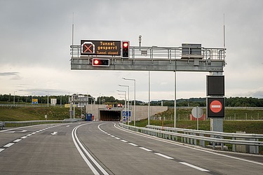 Picture of an empty road and traffic signs